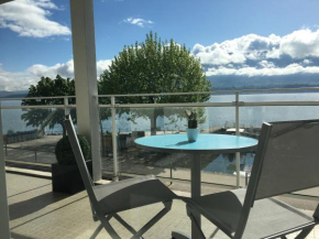 Pieds dans l'eau au lac du Bourget